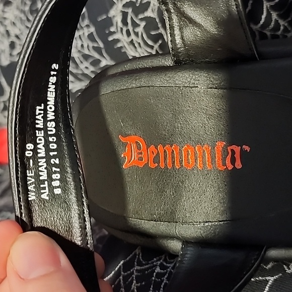 Demonia Wave 9 Platform Sandals - Picture 3 of 8